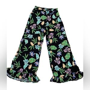 Antibes Blanc Floral Ruffle Bottom Pants